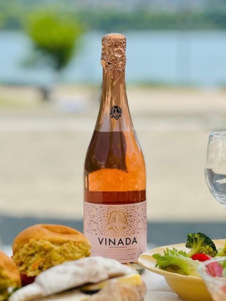 VINADA TEMPRANILLO ROSÉ - Różowe Musujące Wino Bezalkoholowe