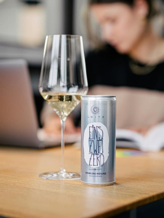 LEITZ EINS ZWEI ZERO - Riesling Musujące Wino Bezalkoholowe w puszce